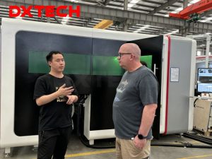 Клиент из Австралии посетил завод DXTECH для приобретения станка для волоконной лазерной резки с ЧПУ мощностью 3000 Вт